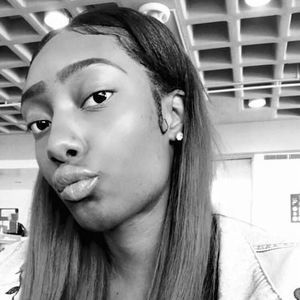 Meet your Posher, Dominique